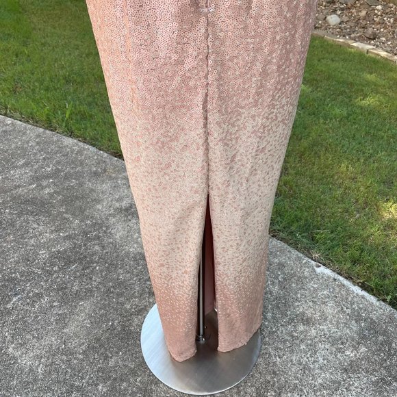 Adrianna Papell Ombre Sequin Column Gown Blush Ombre Short Sleeve V-Neck Size 10 - Picture 11 of 16